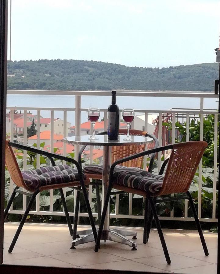 Mia - Spacious On 85 M2 With Beautiful Sea View Trogir
