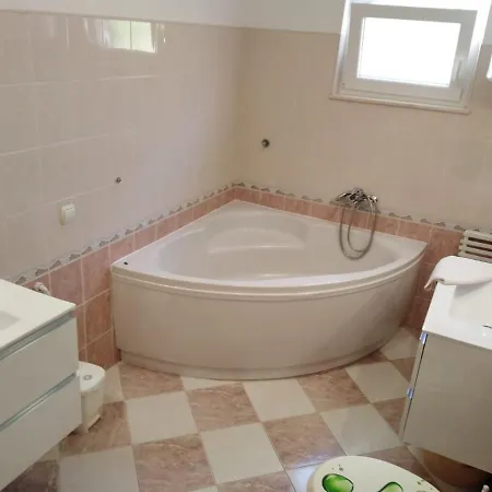 Apartment Mia - Spacious Apartment On 85 M2 With Beautiful Sea View Trogir Exterior photo