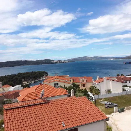 Apartment Mia - Spacious Apartment On 85 M2 With Beautiful Sea View Trogir Exterior photo