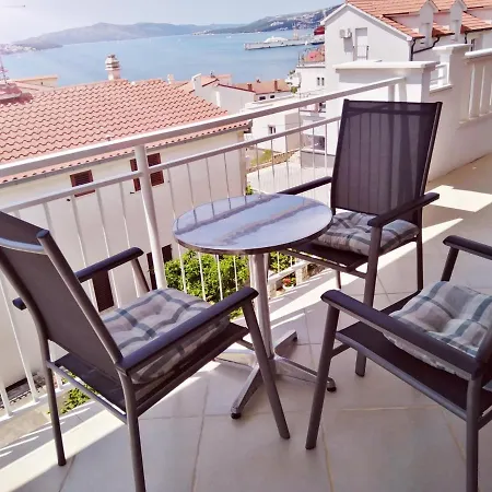 Apartment Mia - Spacious Apartment On 85 M2 With Beautiful Sea View Trogir Exterior photo