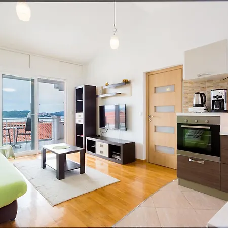 Apartment Mia - Spacious Apartment On 85 M2 With Beautiful Sea View Trogir Exterior photo