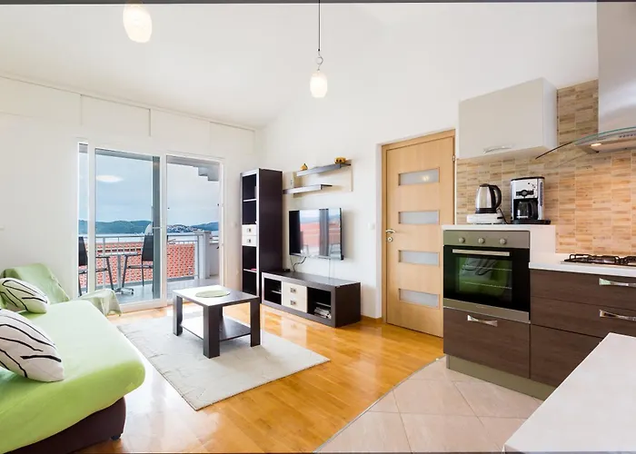 Apartment Mia - Spacious Apartment On 85 M2 With Beautiful Sea View