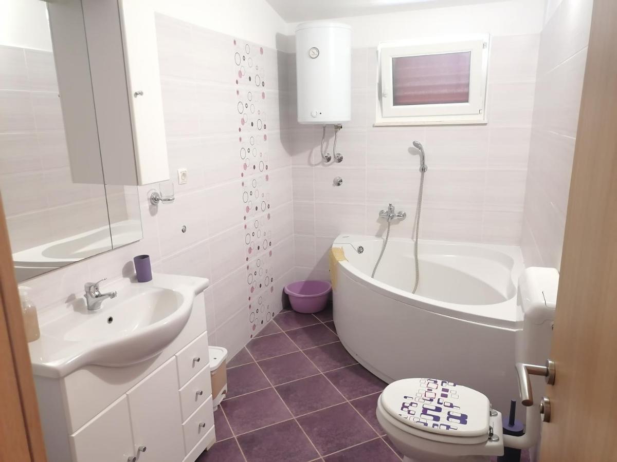 Mia - Spacious On 85 M2 With Beautiful Sea View Trogir