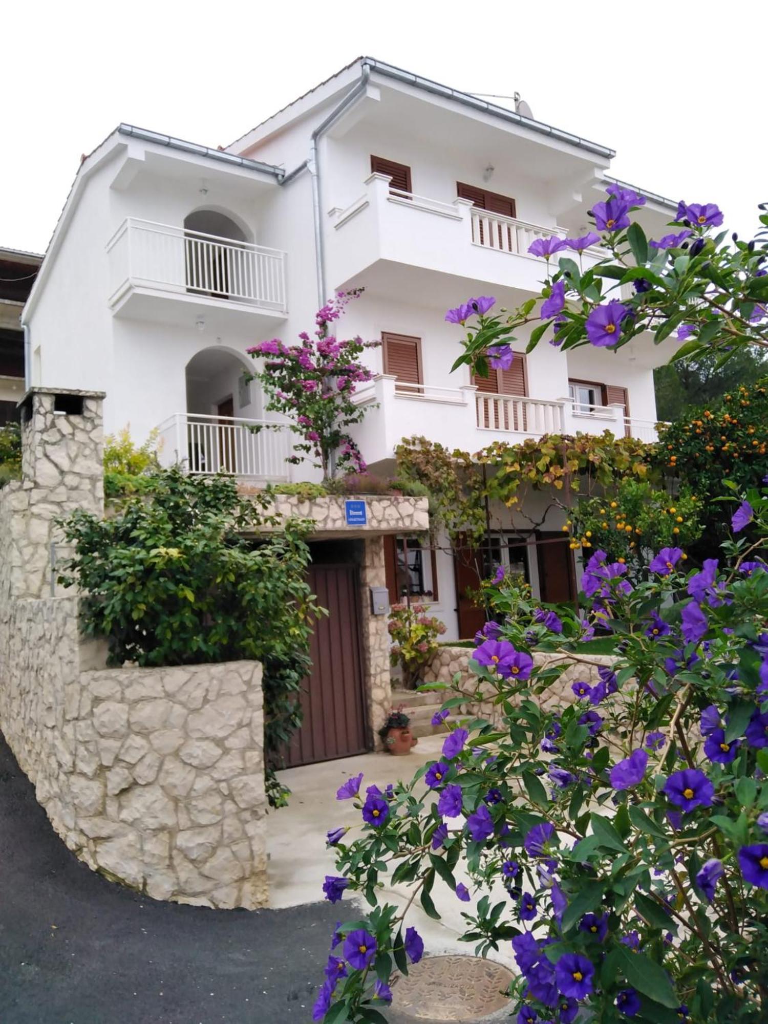 Mia - Spacious On 85 M2 With Beautiful Sea View Trogir