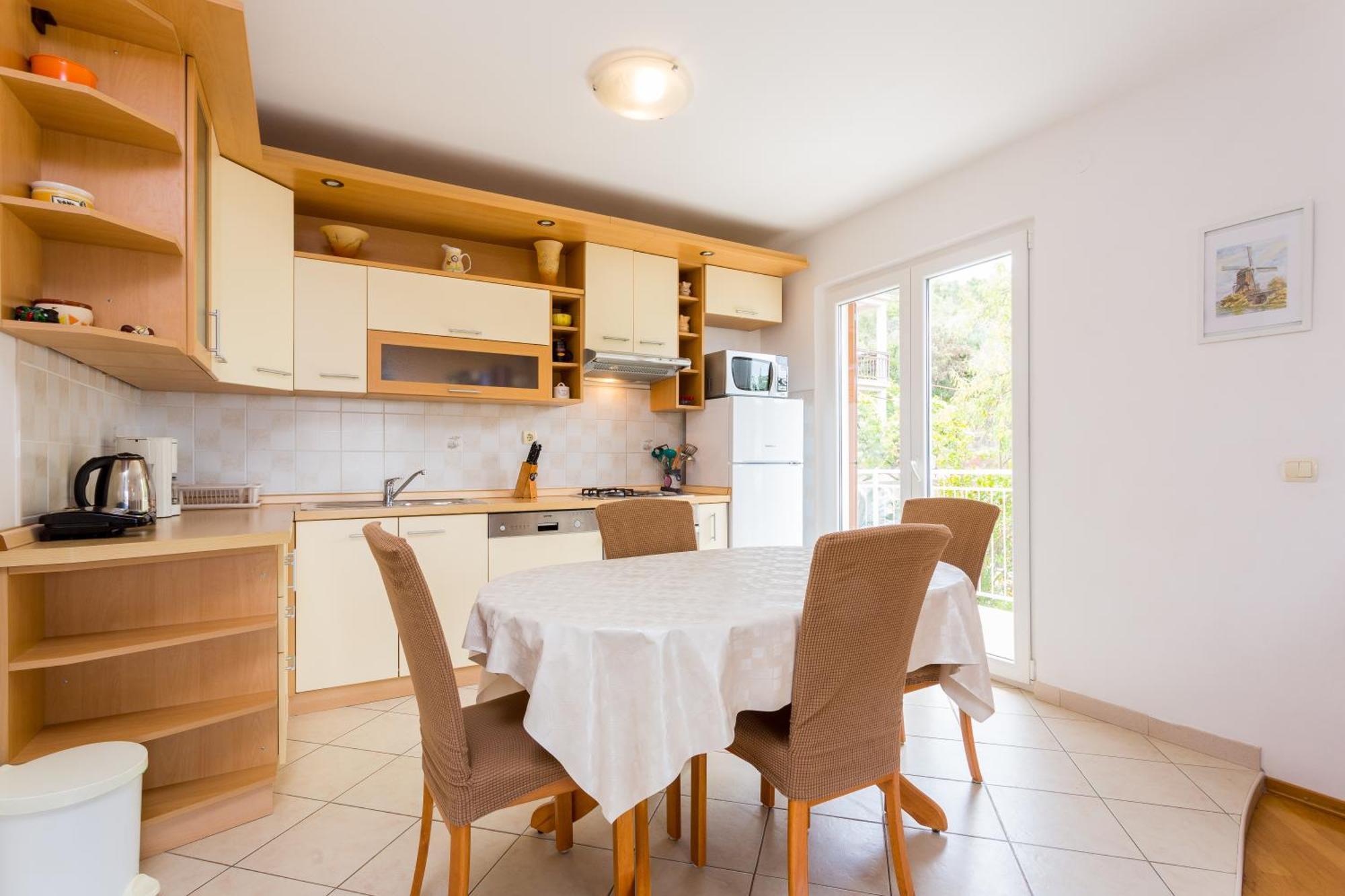 Mia - Spacious On 85 M2 With Beautiful Sea View Trogir