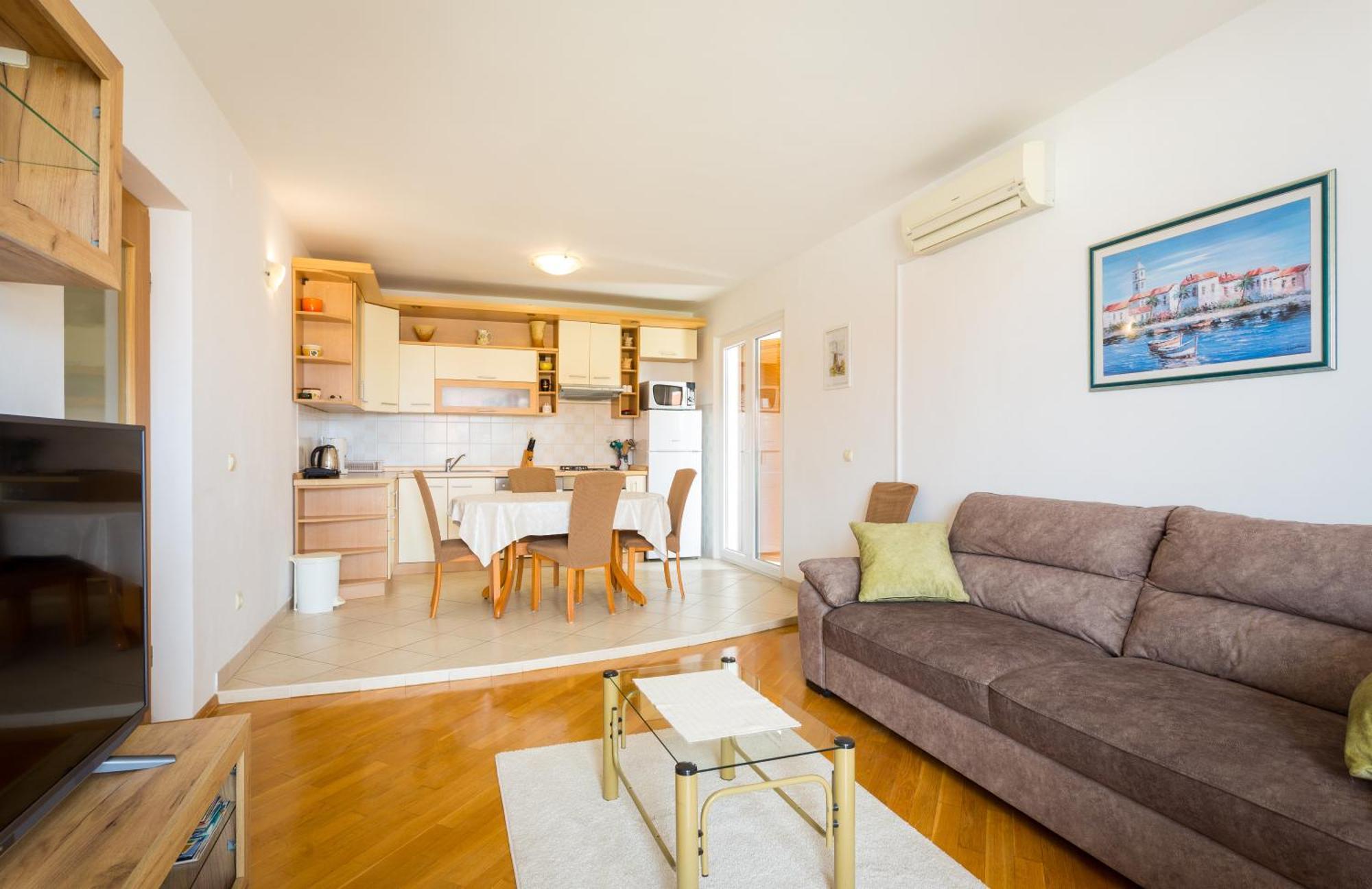 Mia - Spacious On 85 M2 With Beautiful Sea View Apartment Trogir