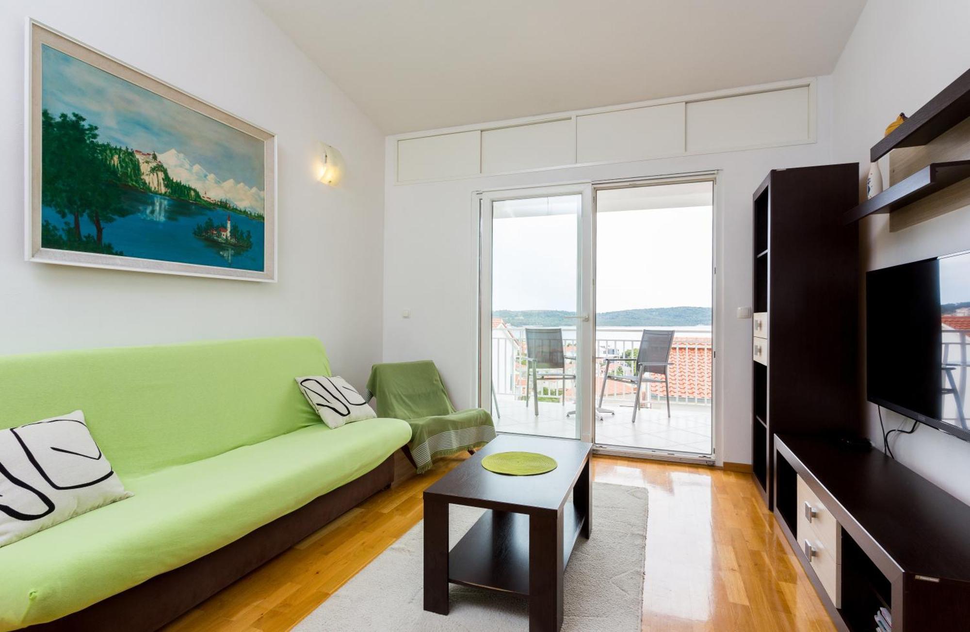 Apartment Mia - Spacious On 85 M2 With Beautiful Sea View *